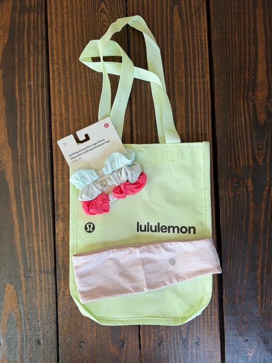 ✨ Lululemon Accessory Lot NWT Logo Charm Scrunchies Luxtreme Headband Tote main image 4